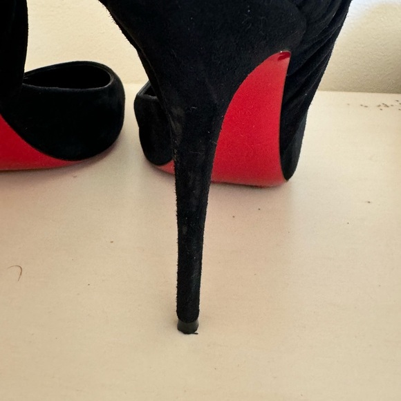 COPY - Christian Louboutin Rabakate Black Suede Pump with Bow - Picture 6 of 12